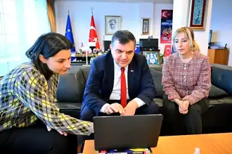 AB Temsilcisi, Yılın Kareleri Oylamasına Katıldı