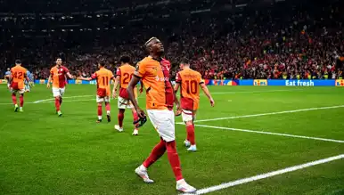 Galatasaray, Dinamo Kiev'i Sanchez'le Yendi! (Canlı Anlatım)