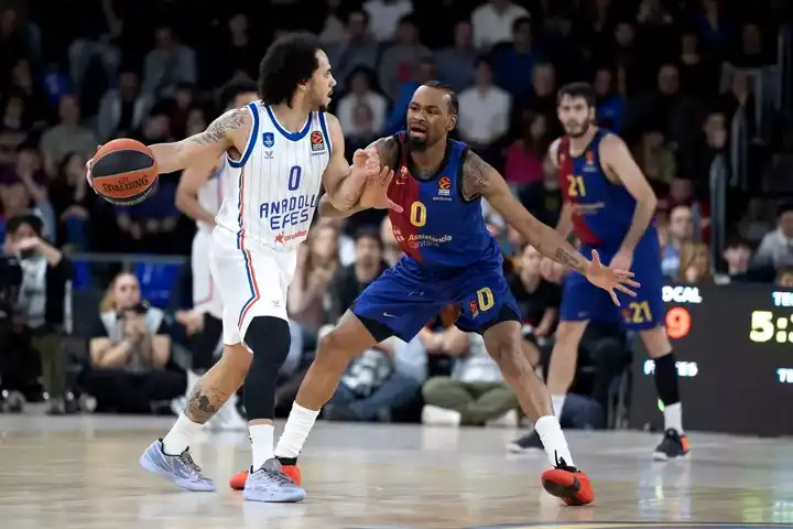 Anadolu Efes, Barcelona'ya 90-80 Yenildi!