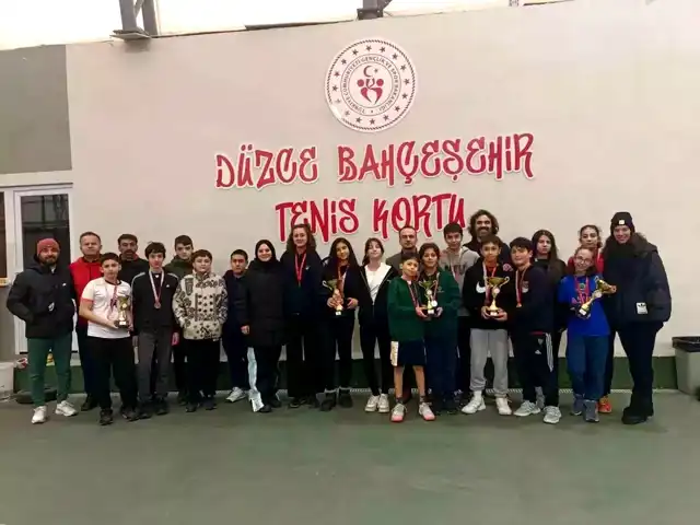 Düzce'de Okul Sporları Tenis Şampiyonları Belli Oldu