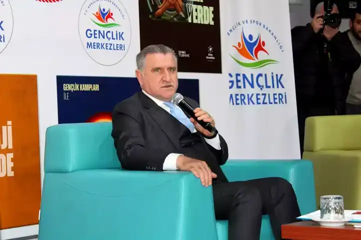 Bakan Bak, Malatya'da Genç Sporcularla Buluştu