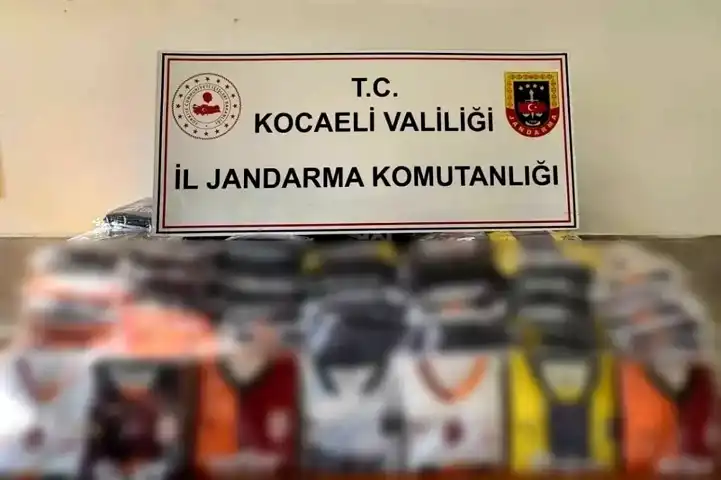 Kocaeli'de Binlerce Kaçak Spor Malzemesi Ele Geçirildi