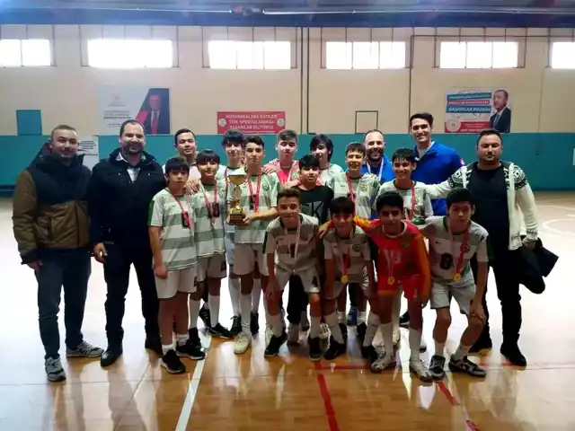 Manisa'da Spil Ortaokulu Futsal Şampiyonu!